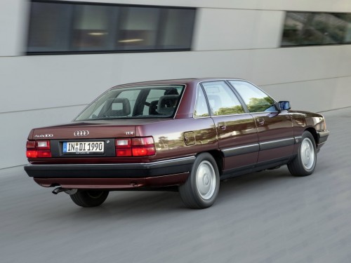 Характеристики автомобиля Audi 100 1.8 MT (01.1988 - 11.1990): фото, вместимость, скорость, двигатель, топливо, масса, отзывы