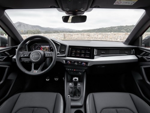 Характеристики автомобиля Audi A1 1.0 25 TFSI MT Advanced (08.2020 - н.в.): фото, вместимость, скорость, двигатель, топливо, масса, отзывы