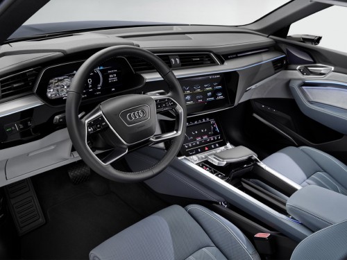 Характеристики автомобиля Audi e-tron Sportback 71 kWh 50 quattro e-tron S line (04.2020 - н.в.): фото, вместимость, скорость, двигатель, топливо, масса, отзывы
