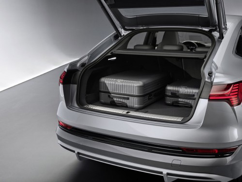 Характеристики автомобиля Audi e-tron Sportback 71 kWh 50 quattro e-tron Advanced (04.2020 - н.в.): фото, вместимость, скорость, двигатель, топливо, масса, отзывы