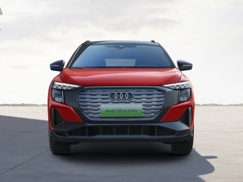 Характеристики автомобиля Audi Q5 e-tron 83.4 kWh 50 e-tron quattro (02.2022 - н.в.): фото, вместимость, скорость, двигатель, топливо, масса, отзывы