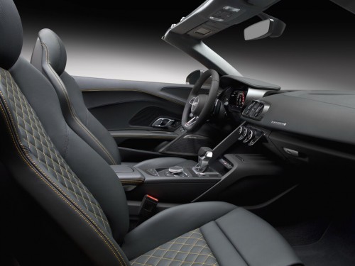 Характеристики автомобиля Audi R8 5.2 FSI quattro S tronic (05.2015 - 05.2018): фото, вместимость, скорость, двигатель, топливо, масса, отзывы