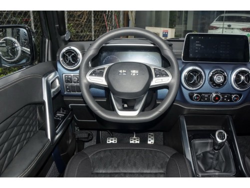 Характеристики автомобиля BAIC BJ40 Plus 2.3T AT AWD Flagship (05.2018 - 06.2019): фото, вместимость, скорость, двигатель, топливо, масса, отзывы