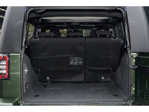 Характеристики автомобиля BAIC BJ40 Plus 2.3T MT AWD Premium (07.2019 - 03.2021): фото, вместимость, скорость, двигатель, топливо, масса, отзывы