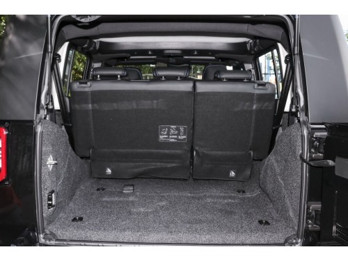Характеристики автомобиля BAIC BJ40 2.0T AT AWD City Hunter Flagship (04.2019 - 04.2020): фото, вместимость, скорость, двигатель, топливо, масса, отзывы