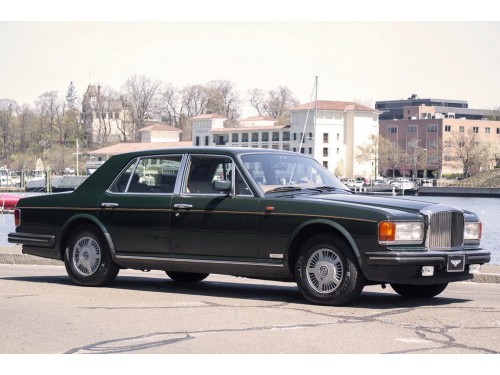 Характеристики автомобиля Bentley Mulsanne 6.8 AT Mulsanne (03.1981 - 06.1986): фото, вместимость, скорость, двигатель, топливо, масса, отзывы