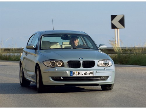 Характеристики автомобиля BMW 1-Series 120i AT Базовая (09.2007 - 08.2012): фото, вместимость, скорость, двигатель, топливо, масса, отзывы