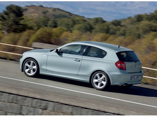 Характеристики автомобиля BMW 1-Series 120i AT Базовая (09.2007 - 08.2012): фото, вместимость, скорость, двигатель, топливо, масса, отзывы