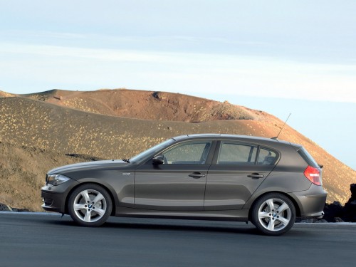 Характеристики автомобиля BMW 1-Series 120i MT Base (09.2007 - 08.2011): фото, вместимость, скорость, двигатель, топливо, масса, отзывы
