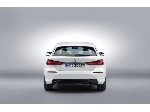 Характеристики автомобиля BMW 1-Series 116d MT Luxury Line (07.2019 - 06.2022): фото, вместимость, скорость, двигатель, топливо, масса, отзывы