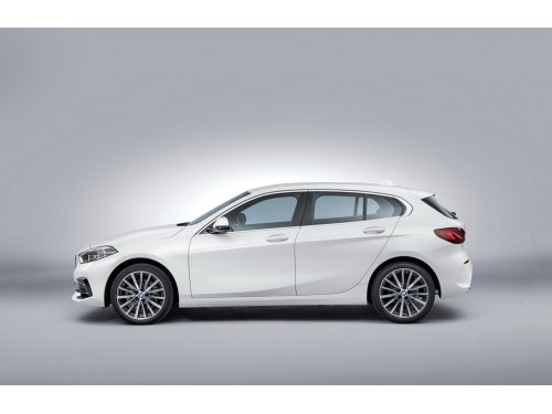 Характеристики автомобиля BMW 1-Series 116d SAT Luxury Line (07.2019 - 06.2022): фото, вместимость, скорость, двигатель, топливо, масса, отзывы