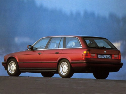 Характеристики автомобиля BMW 5-Series 525iХ AT (10.1991 - 08.1992): фото, вместимость, скорость, двигатель, топливо, масса, отзывы