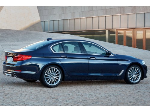 Характеристики автомобиля BMW 5-Series 540i AT (10.2016 - 06.2020): фото, вместимость, скорость, двигатель, топливо, масса, отзывы
