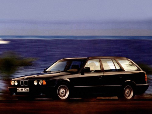 Характеристики автомобиля BMW 5-Series 525i MT (09.1992 - 02.1994): фото, вместимость, скорость, двигатель, топливо, масса, отзывы