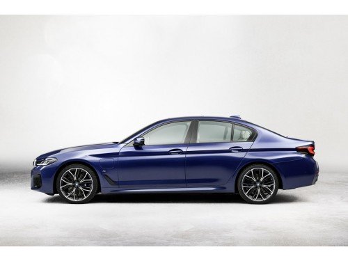 Характеристики автомобиля BMW 5-Series 520d AT Base (05.2020 - 03.2023): фото, вместимость, скорость, двигатель, топливо, масса, отзывы