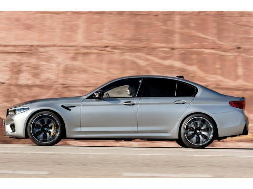 Характеристики автомобиля BMW M5 4.4 AT M5 Competition (07.2018 - 06.2020): фото, вместимость, скорость, двигатель, топливо, масса, отзывы