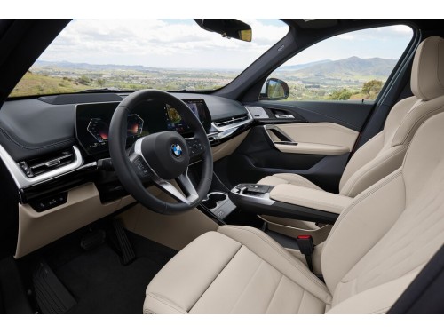 Характеристики автомобиля BMW X1 sDrive18d SAT Essence M Sportpaket (07.2022 - н.в.): фото, вместимость, скорость, двигатель, топливо, масса, отзывы