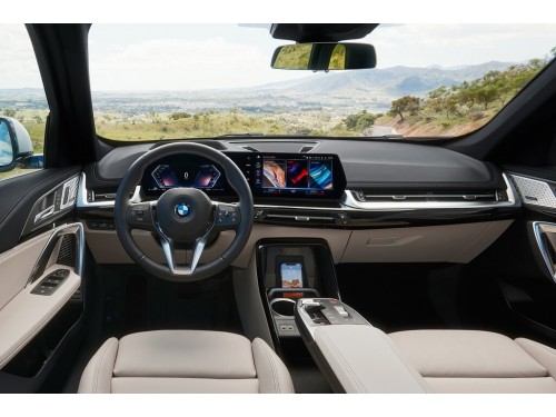 Характеристики автомобиля BMW X1 sDrive18d SAT Essence M Sportpaket (07.2022 - н.в.): фото, вместимость, скорость, двигатель, топливо, масса, отзывы