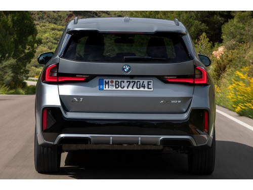 Характеристики автомобиля BMW X1 sDrive18i SAT Balance xLine (07.2022 - н.в.): фото, вместимость, скорость, двигатель, топливо, масса, отзывы