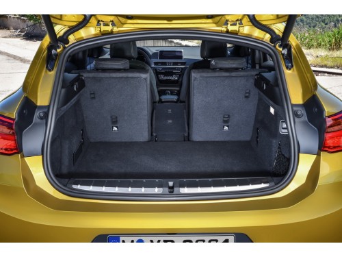 Характеристики автомобиля BMW X2 sDrive 18i DCT M Sport (03.2018 - 01.2020): фото, вместимость, скорость, двигатель, топливо, масса, отзывы