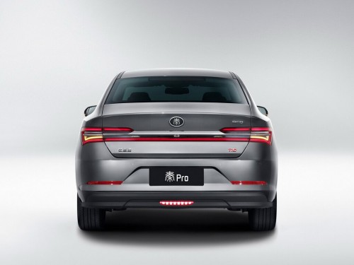 Характеристики автомобиля BYD Qin Pro 1.5 AMT Fashion (09.2018 - 09.2019): фото, вместимость, скорость, двигатель, топливо, масса, отзывы