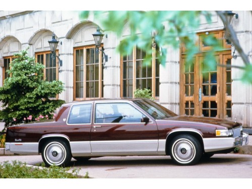 Характеристики автомобиля Cadillac DeVille 4.5 AT Coupe de Ville (05.1988 - 04.1989): фото, вместимость, скорость, двигатель, топливо, масса, отзывы