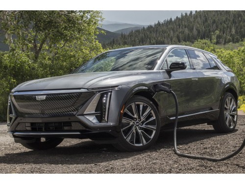 Характеристики автомобиля Cadillac Lyriq 102 kWh AWD Luxury 1 (02.2023 - н.в.): фото, вместимость, скорость, двигатель, топливо, масса, отзывы