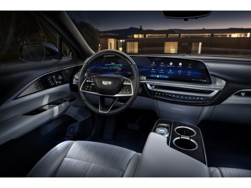 Характеристики автомобиля Cadillac Lyriq 102 kWh Luxury 2 (02.2023 - н.в.): фото, вместимость, скорость, двигатель, топливо, масса, отзывы