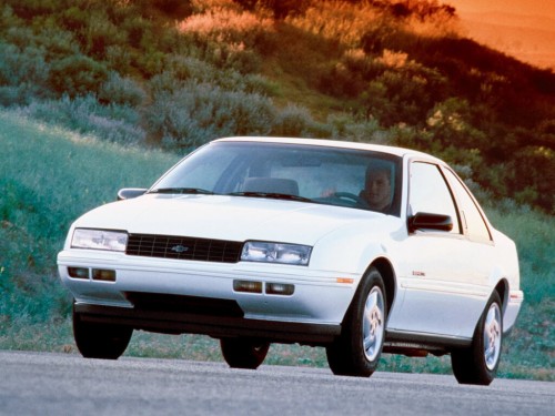 Характеристики автомобиля Chevrolet Beretta 2.2 AT Base (06.1991 - 05.1993): фото, вместимость, скорость, двигатель, топливо, масса, отзывы