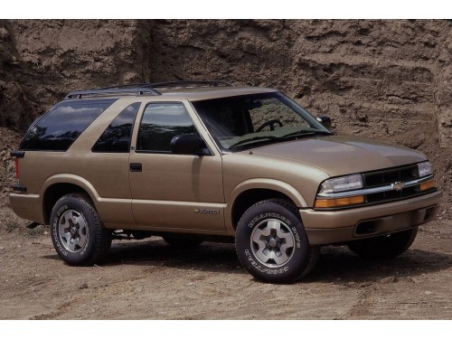 Характеристики автомобиля Chevrolet Blazer S-10 4.3 MT XTR (07.2000 - 06.2005): фото, вместимость, скорость, двигатель, топливо, масса, отзывы