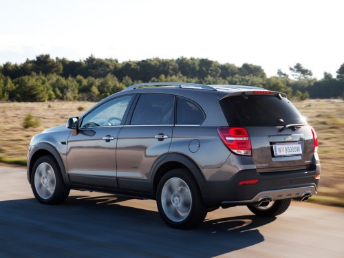 Характеристики автомобиля Chevrolet Captiva 2.4 AT LT (5 сидений) (09.2013 - 09.2015): фото, вместимость, скорость, двигатель, топливо, масса, отзывы