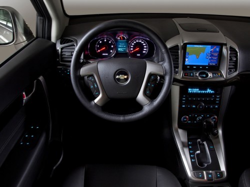 Характеристики автомобиля Chevrolet Captiva 2.4 AT LT (5 сидений) (09.2013 - 09.2015): фото, вместимость, скорость, двигатель, топливо, масса, отзывы