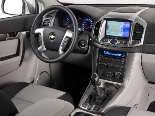 Характеристики автомобиля Chevrolet Captiva 2.4 AT LT (09.2011 - 08.2013): фото, вместимость, скорость, двигатель, топливо, масса, отзывы