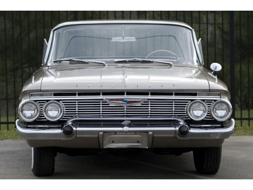 Характеристики автомобиля Chevrolet Impala 3.9 MT3 Impala Sport Sedan (10.1960 - 09.1961): фото, вместимость, скорость, двигатель, топливо, масса, отзывы