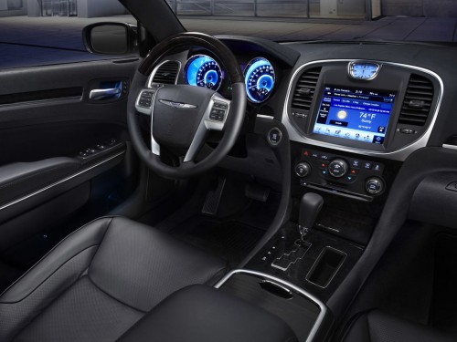 Характеристики автомобиля Chrysler 300C 3.6 AT AWD 300S (02.2012 - 11.2014): фото, вместимость, скорость, двигатель, топливо, масса, отзывы