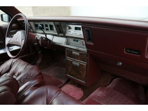 Характеристики автомобиля Chrysler New Yorker 2.6 AT New Yorker (10.1982 - 09.1983): фото, вместимость, скорость, двигатель, топливо, масса, отзывы