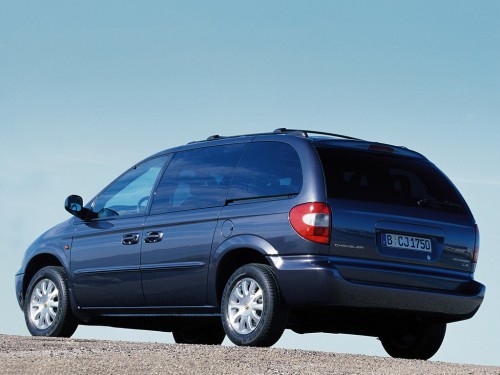 Характеристики автомобиля Chrysler Voyager 2.4 AT SE (10.2000 - 05.2004): фото, вместимость, скорость, двигатель, топливо, масса, отзывы