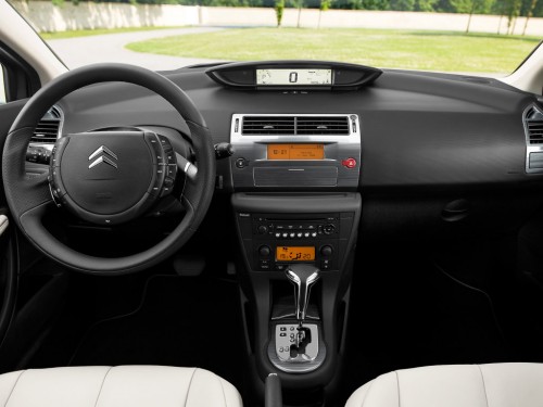 Характеристики автомобиля Citroen C4 1.6i MT Classique (09.2008 - 05.2011): фото, вместимость, скорость, двигатель, топливо, масса, отзывы