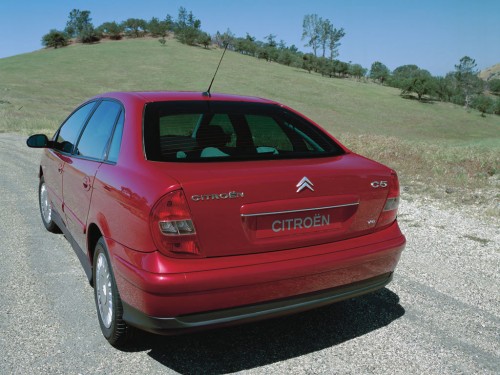 Характеристики автомобиля Citroen C5 2.0 HDi MT Crystal (08.2002 - 01.2003): фото, вместимость, скорость, двигатель, топливо, масса, отзывы