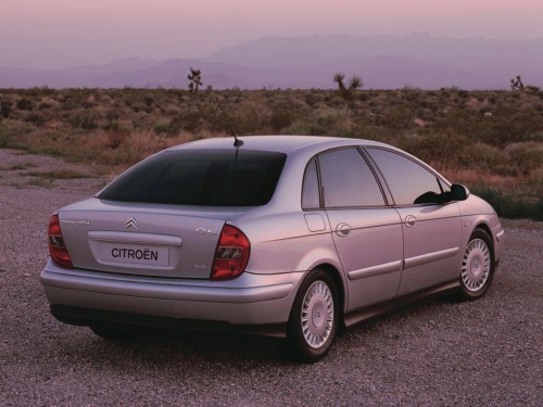 Характеристики автомобиля Citroen C5 2.0 HDi AT SX (08.2002 - 07.2004): фото, вместимость, скорость, двигатель, топливо, масса, отзывы