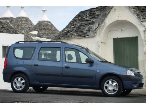 Характеристики автомобиля Dacia Logan MCV 1.5 dCi MT Ambience 7-seats (01.2008 - 02.2009): фото, вместимость, скорость, двигатель, топливо, масса, отзывы
