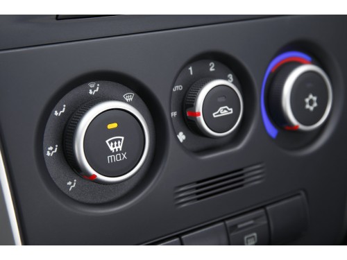 Характеристики автомобиля Datsun on-DO 1.6 AT Dream III (10.2016 - 08.2017): фото, вместимость, скорость, двигатель, топливо, масса, отзывы