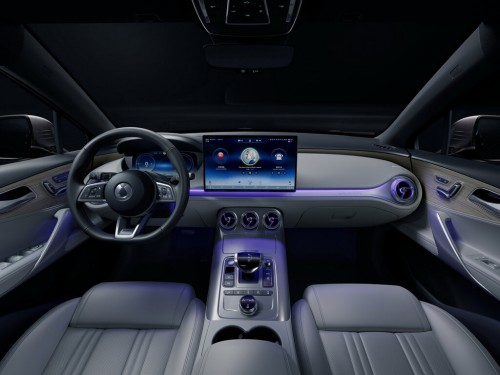 Характеристики автомобиля Denza X 2.0T DCT AWD PHEV Flagship (11.2019 - 09.2021): фото, вместимость, скорость, двигатель, топливо, масса, отзывы