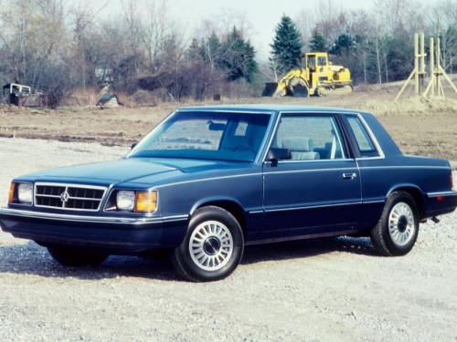 Характеристики автомобиля Dodge Aries 2.2 EFI AT Base (10.1987 - 12.1988): фото, вместимость, скорость, двигатель, топливо, масса, отзывы