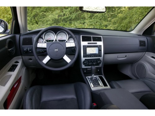 Характеристики автомобиля Dodge Charger 3.5 AT SXT (09.2007 - 12.2010): фото, вместимость, скорость, двигатель, топливо, масса, отзывы