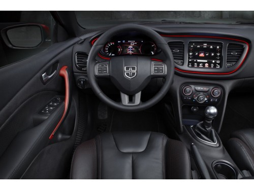 Характеристики автомобиля Dodge Dart 1.4 DDCT SXT (05.2012 - 09.2013): фото, вместимость, скорость, двигатель, топливо, масса, отзывы