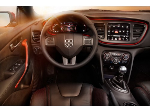 Характеристики автомобиля Dodge Dart 1.4 DDCT SXT (05.2012 - 09.2013): фото, вместимость, скорость, двигатель, топливо, масса, отзывы