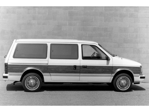 Характеристики автомобиля Dodge Grand Caravan 2.5 Turbo AT SE (06.1988 - 07.1990): фото, вместимость, скорость, двигатель, топливо, масса, отзывы