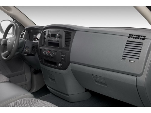 Характеристики автомобиля Dodge Ram 4.7 AT 4x4 ST Quad Cab 140.5 in. (01.2006 - 08.2008): фото, вместимость, скорость, двигатель, топливо, масса, отзывы