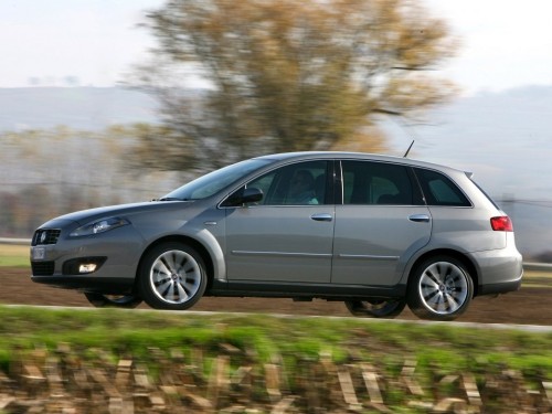 Характеристики автомобиля Fiat Croma 1.8 MT Corporate Premium (12.2007 - 12.2010): фото, вместимость, скорость, двигатель, топливо, масса, отзывы